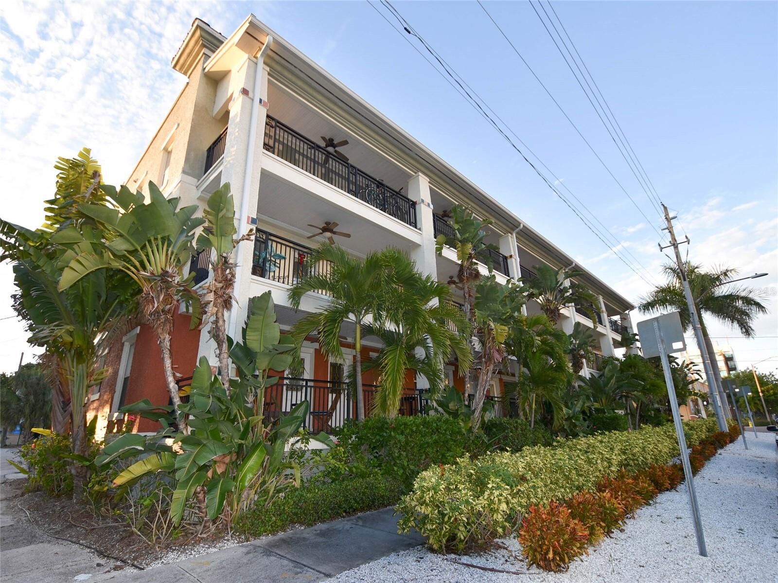 Property Photo: 201 6th Street S 203 FL 33701