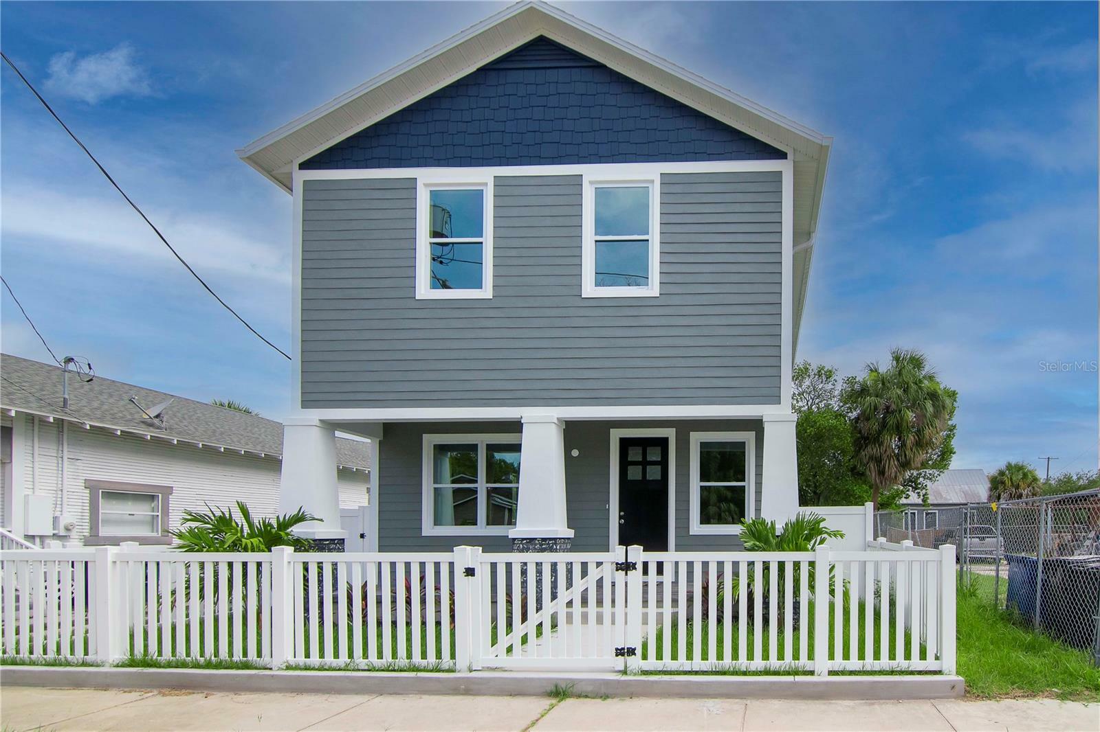 Property Photo:  2105 W Chestnut Street  FL 33607 