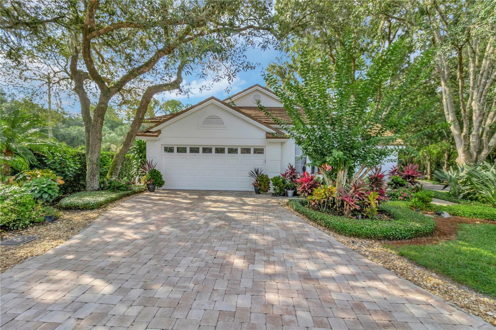 Property Photo:  5204 Green Forest Court  FL 33647 