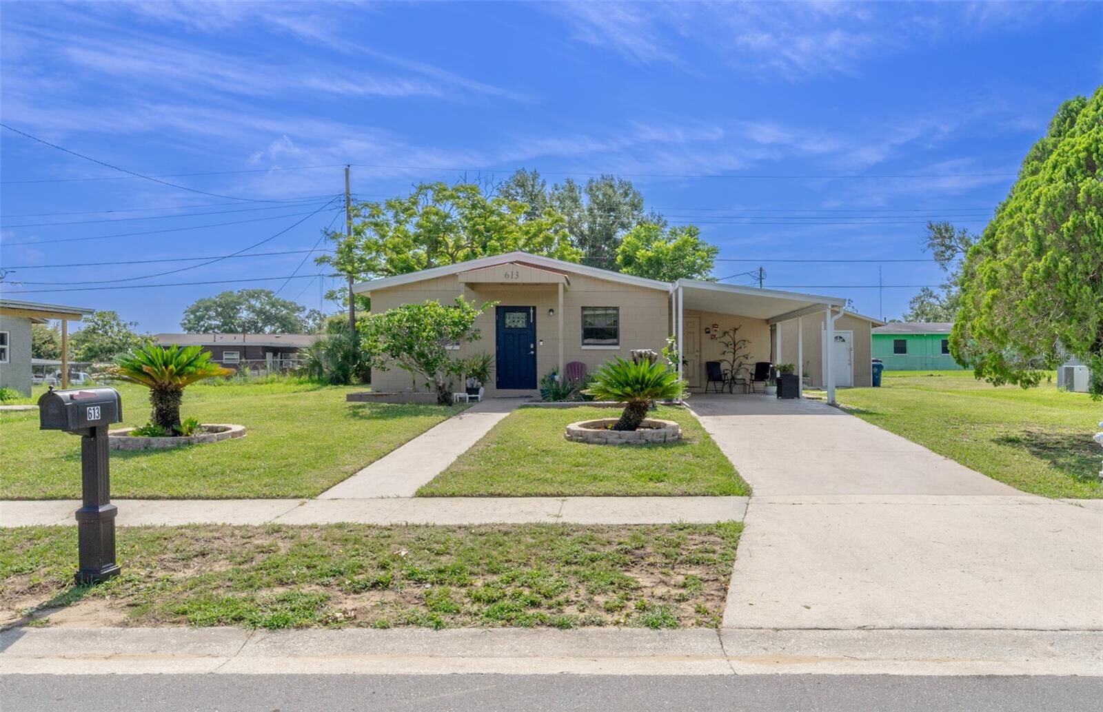 Property Photo:  613 N 3rd Street  FL 33844 