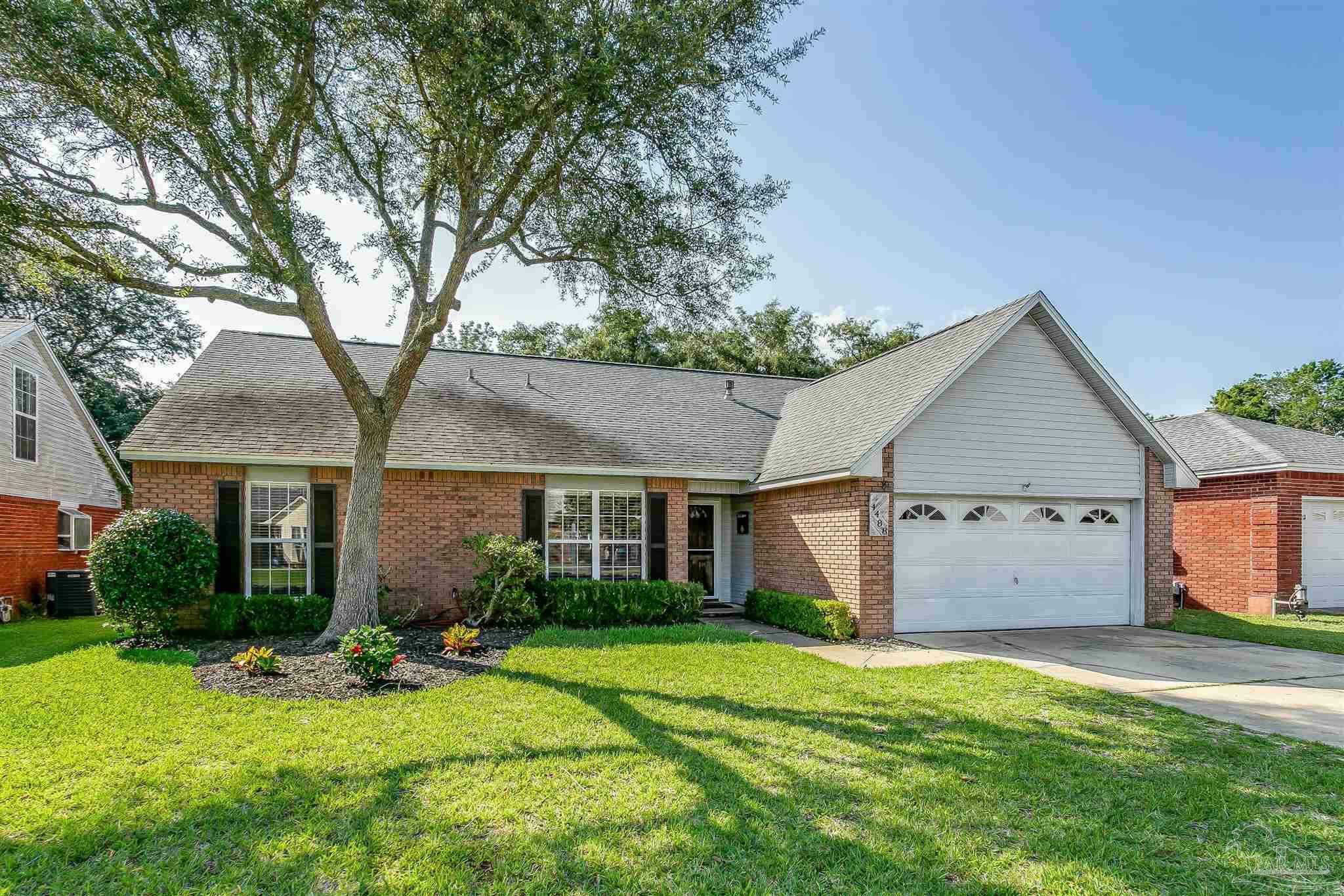 Property Photo: 4488 Parkwood Ave FL 32578