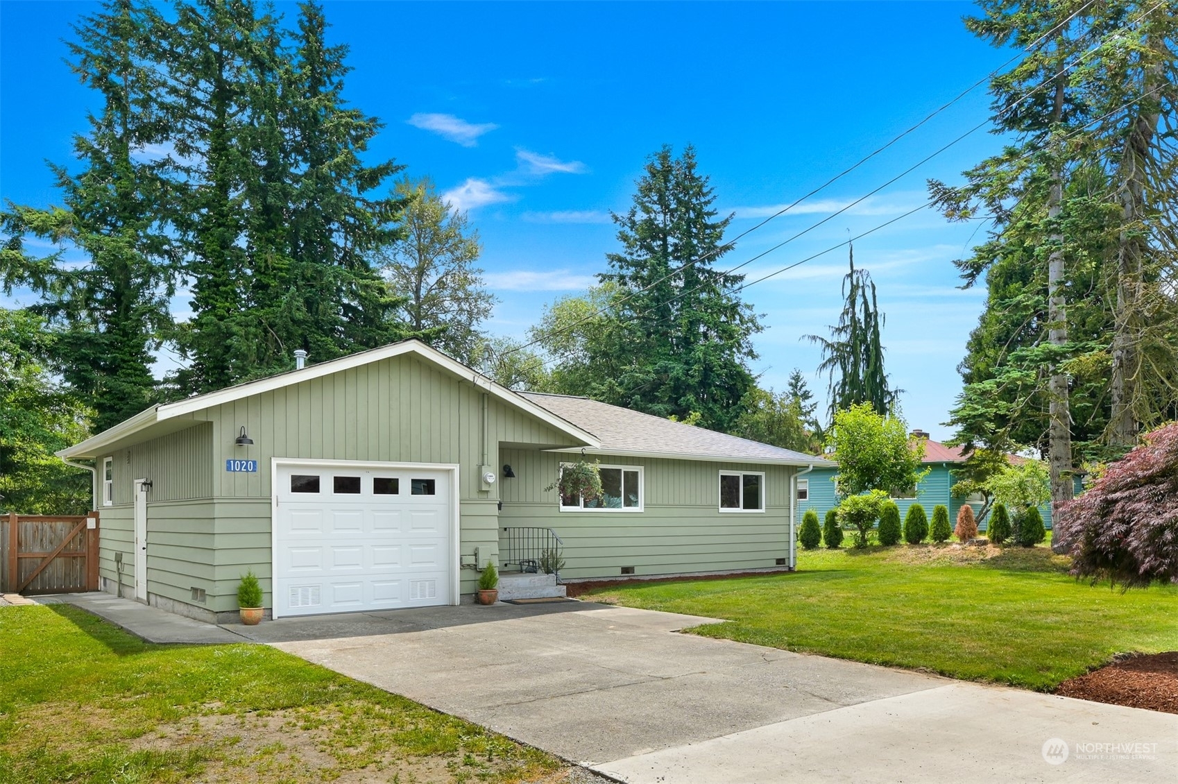 Property Photo:  1020 E Rio Vista Avenue  WA 98233 