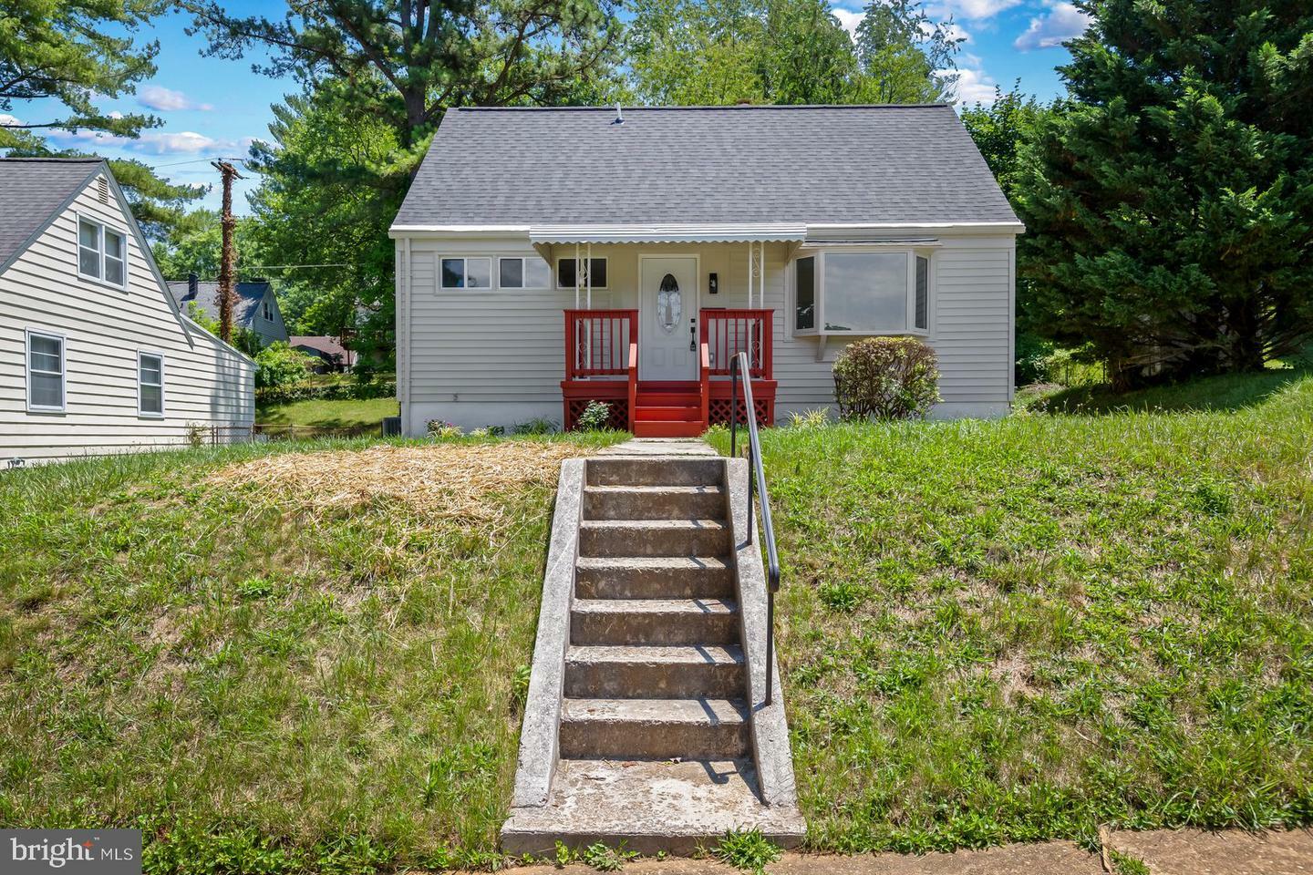 Property Photo:  819 Cliffedge Road  MD 21208 