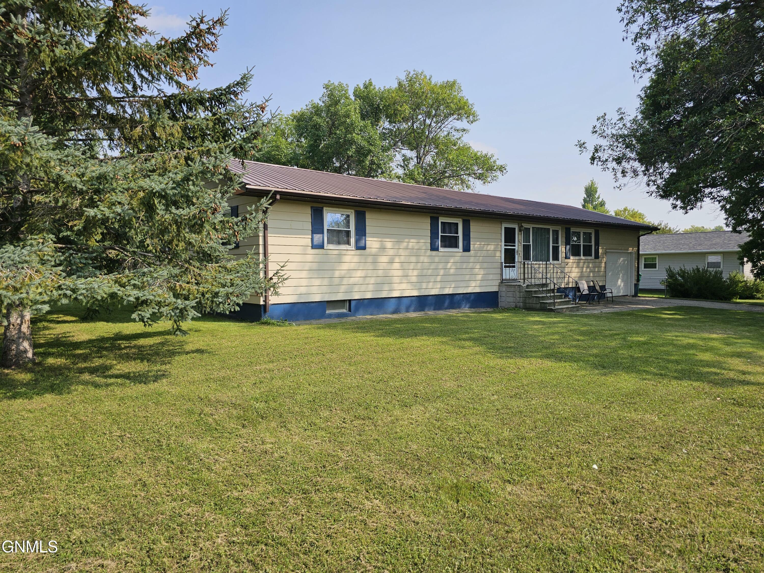 Property Photo:  521 2nd Street NW  ND 58458 