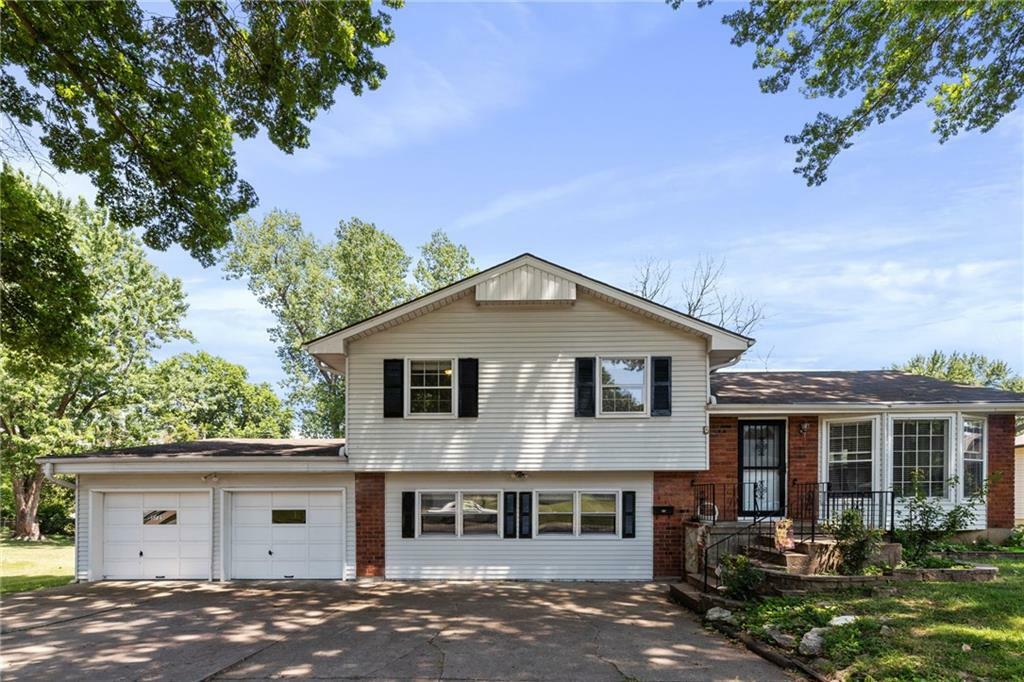 Property Photo:  5725 Laurel Avenue  MO 64133 