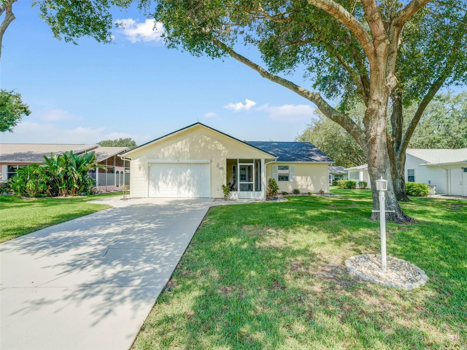 Property Photo:  1005 Dundee Circle  FL 34788 