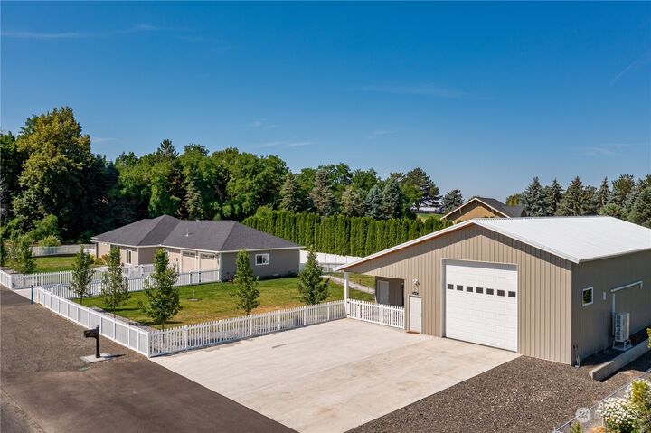 Property Photo:  2632 S Wilbur Avenue  WA 99362 