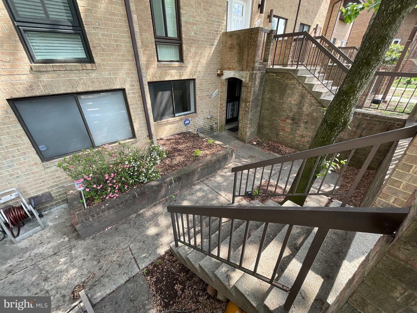 Property Photo: 3059 Hawthorne Drive NE DC 20017