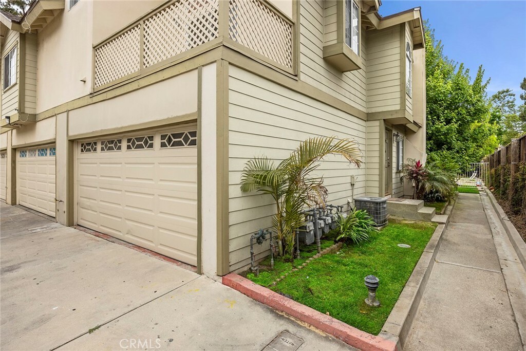 Property Photo:  5400 Brittany Way 12  CA 90630 