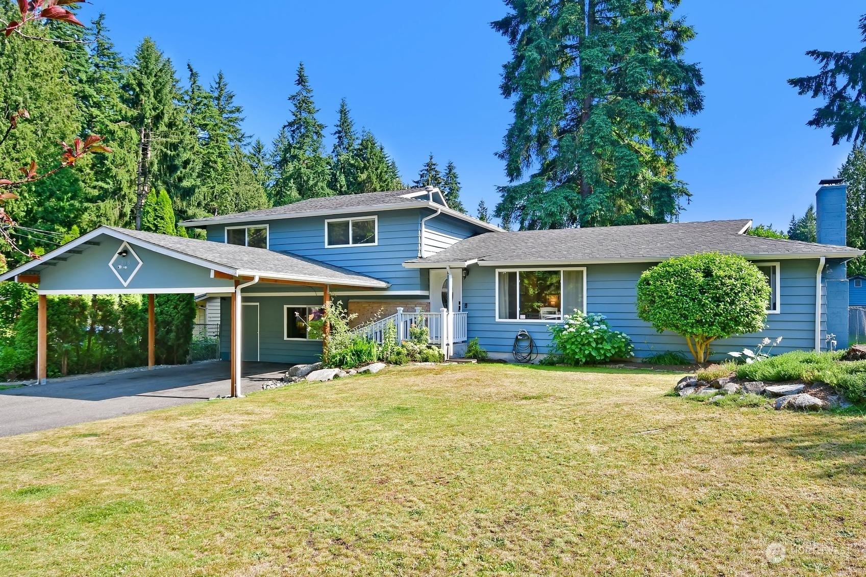 Property Photo: 218 Meadow Place SE WA 98208