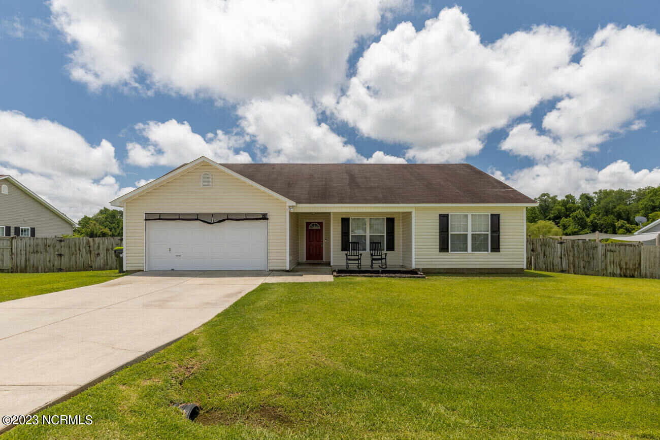 Property Photo:  205 High Meadow Court  NC 28574 