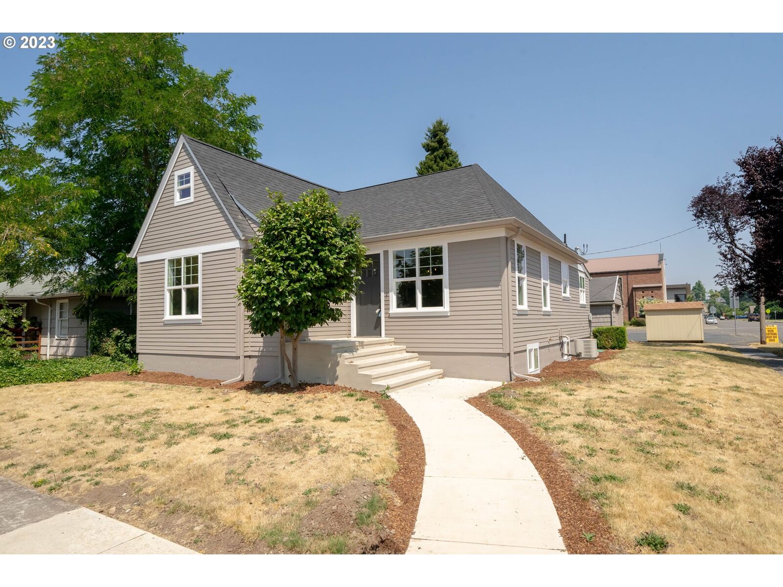 Property Photo:  575 E Jefferson St  OR 97383 