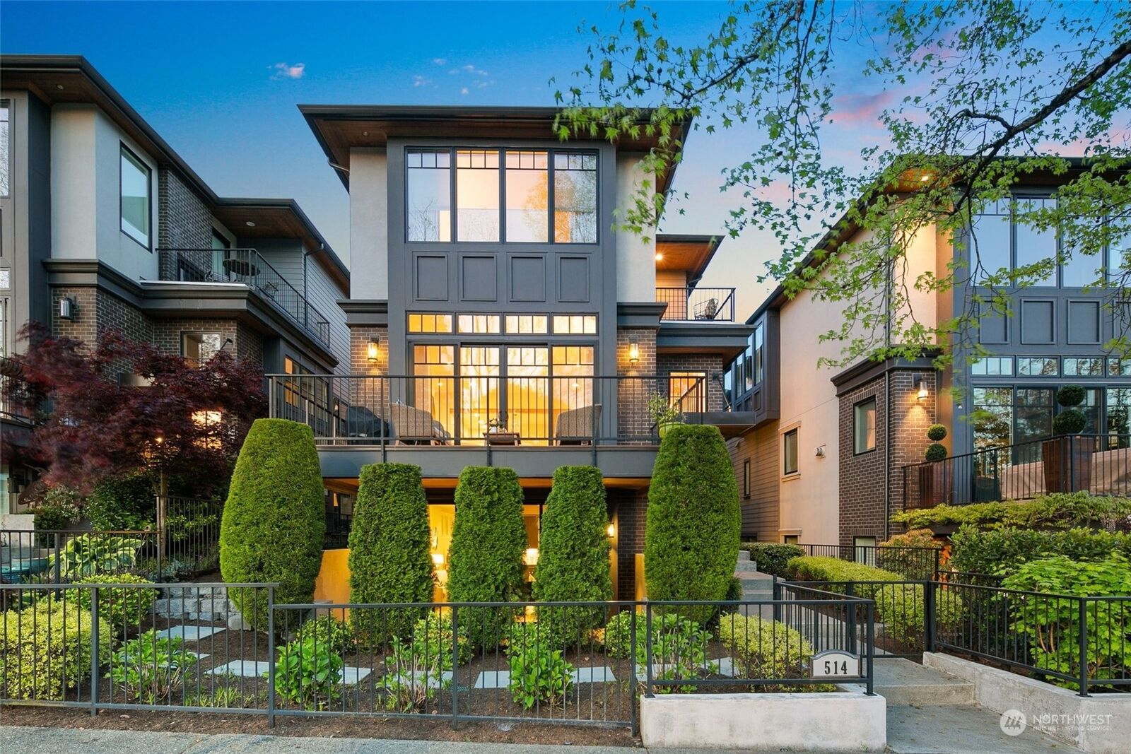 Property Photo:  514 Market Street  WA 98033 