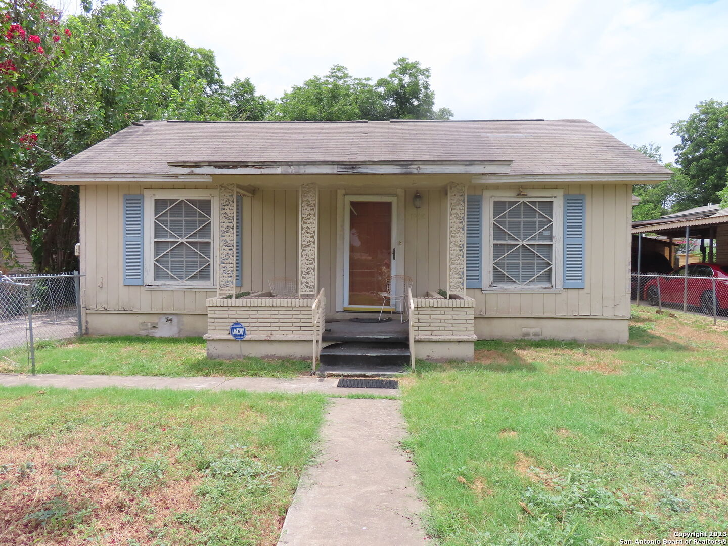 Property Photo: 1938 Saltillo St TX 78207