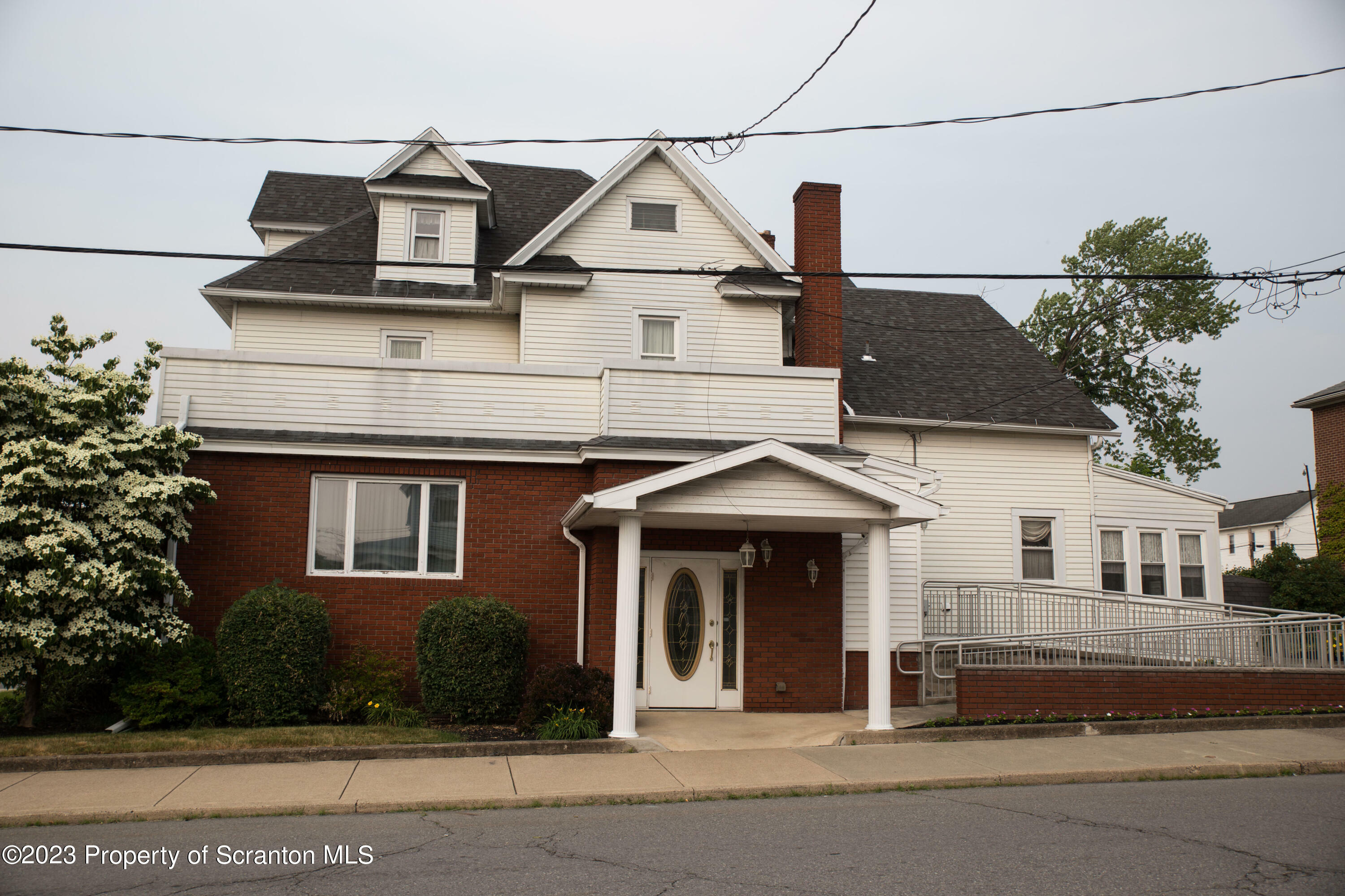 Property Photo:  1131 Pittston Avenue  PA 18505 