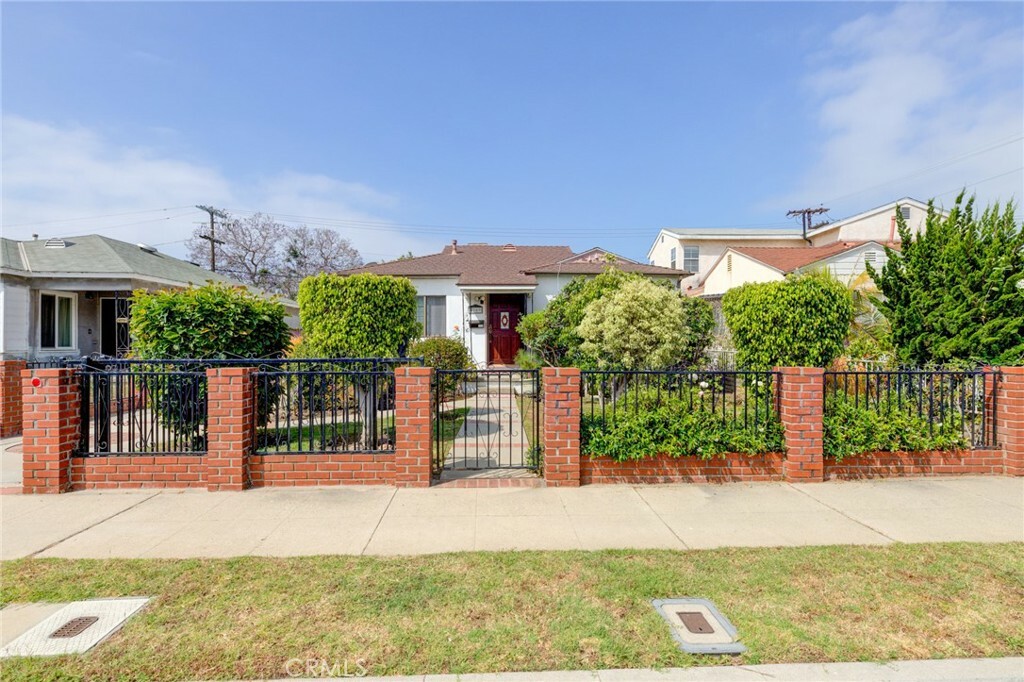 Property Photo:  4109 Lyceum Avenue  CA 90066 