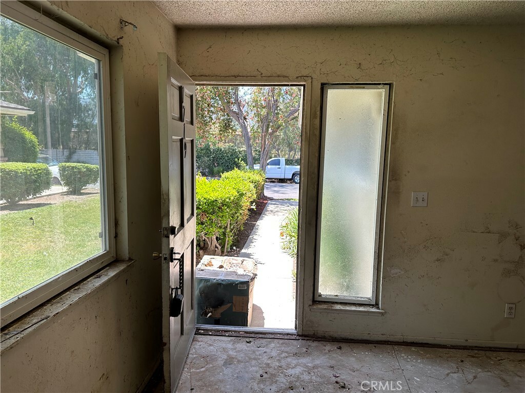 Property Photo:  1719 Calle Zafiro  CA 91320 