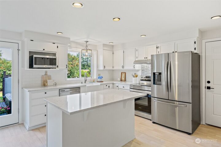 Property Photo:  309 Heather Drive  WA 98282 