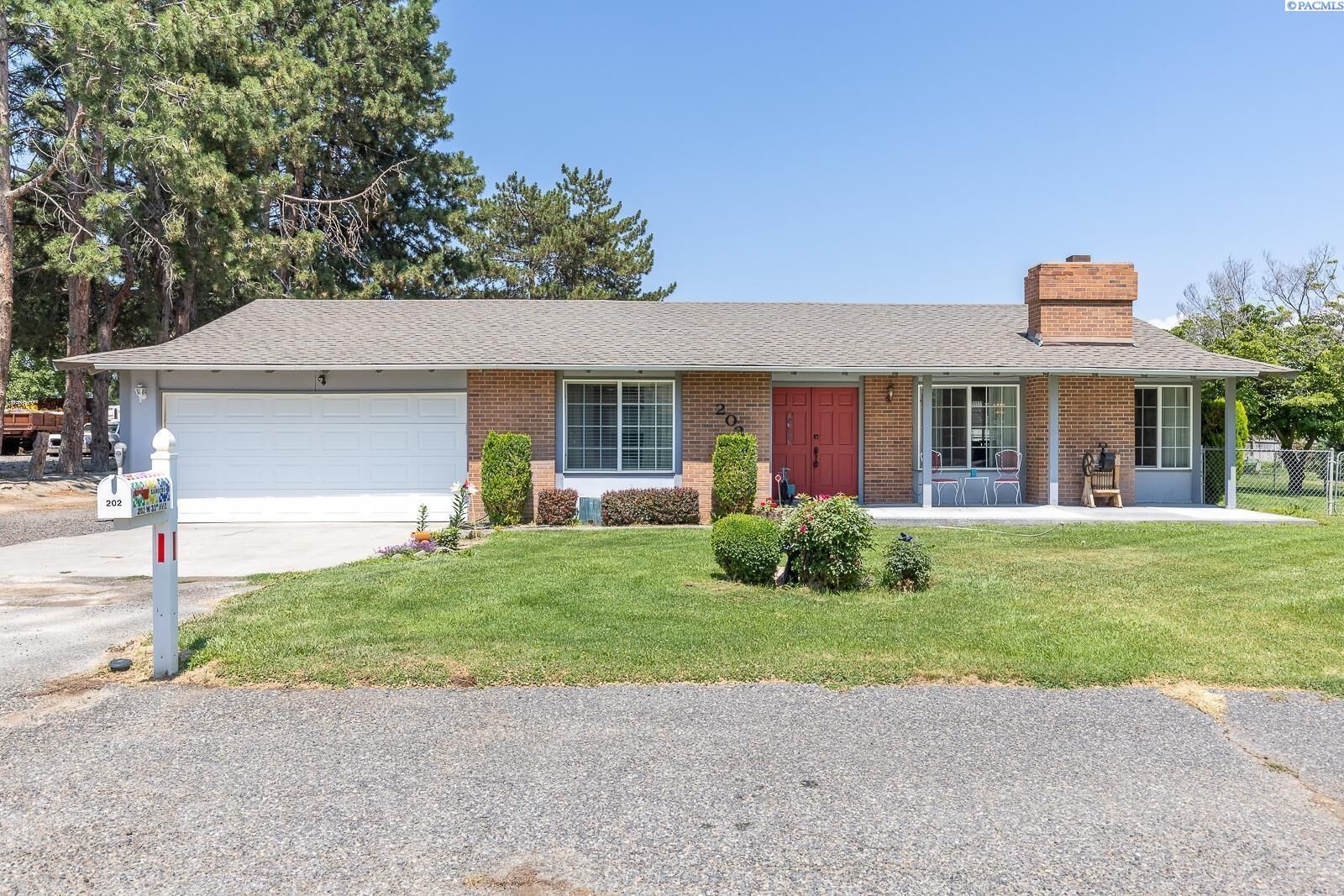 Property Photo: 202 W 33rd Avenue WA 99337