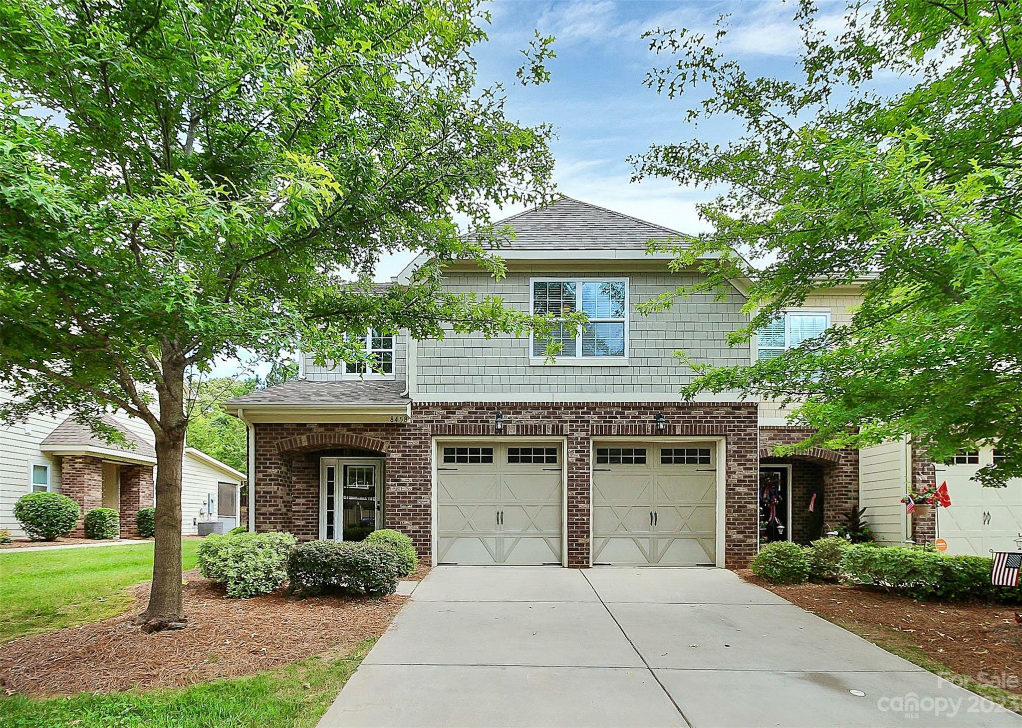 Property Photo: 8458 Loxton Circle NC 28214