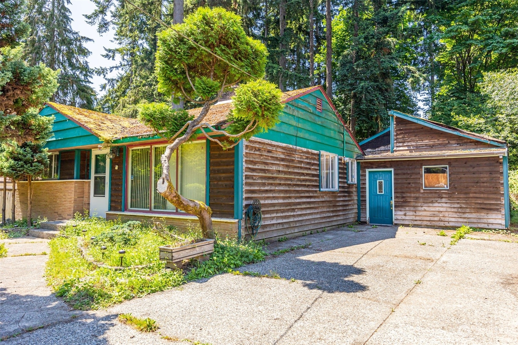 Property Photo:  18711 30th Avenue NE  WA 98155 