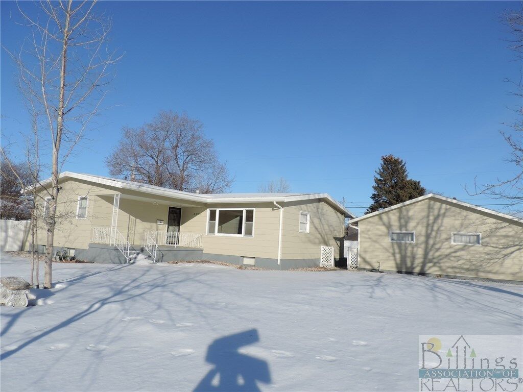 Property Photo: 2103 Hewitt Drive MT 59102