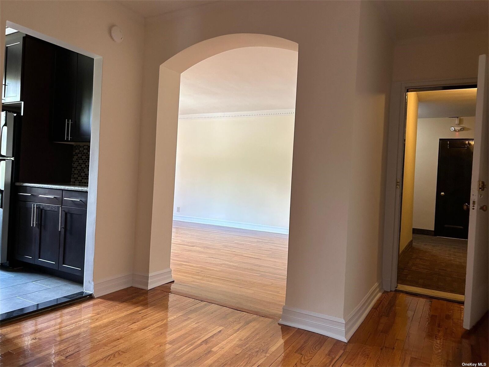 Property Photo: 160 S Middle Neck Road 2J NY 11021