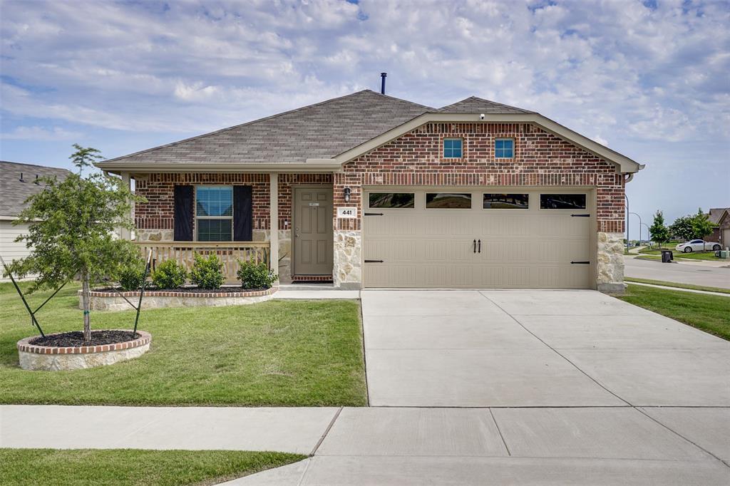Property Photo: 441 Red Rock Trail TX 76052