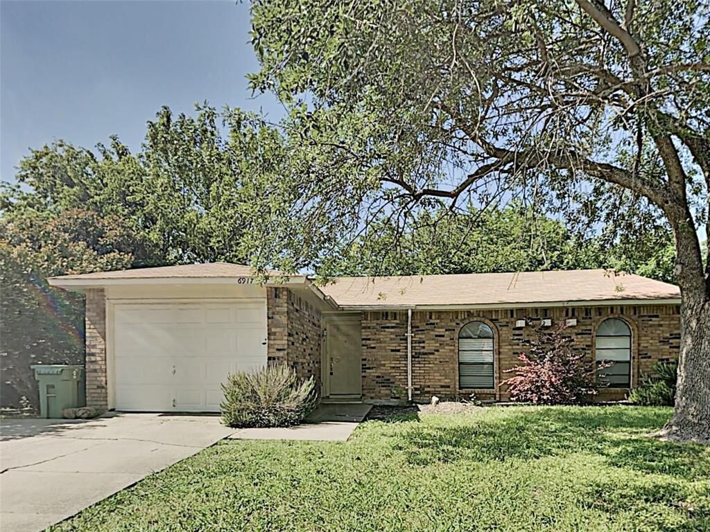 Property Photo:  6917 Newcastle Place  TX 76182 