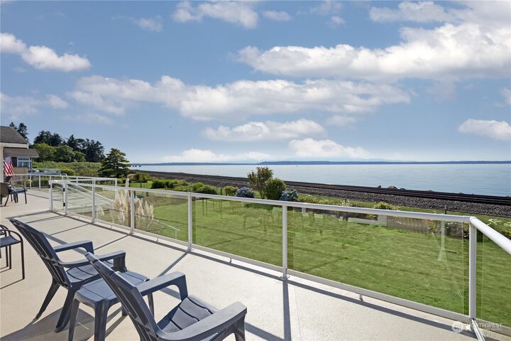 Property Photo: 703 Driftwood Lane WA 98020