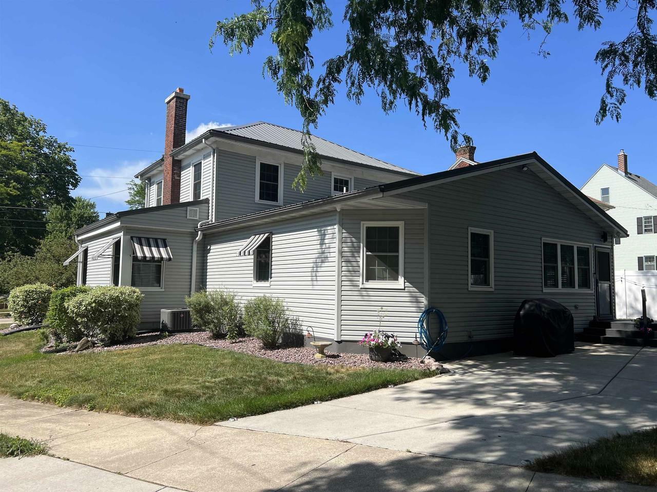 Property Photo:  1102 Racine Street  WI 53545 