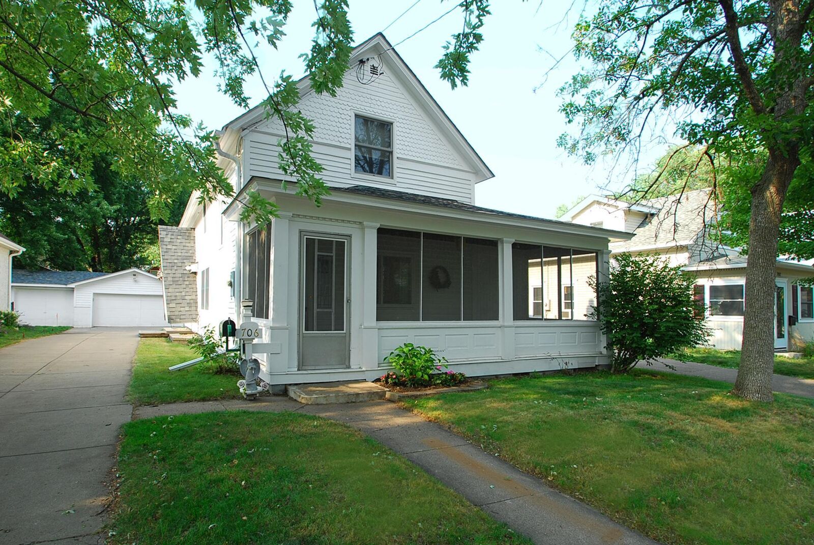 Property Photo: 706 Hickory Street W MN 55082