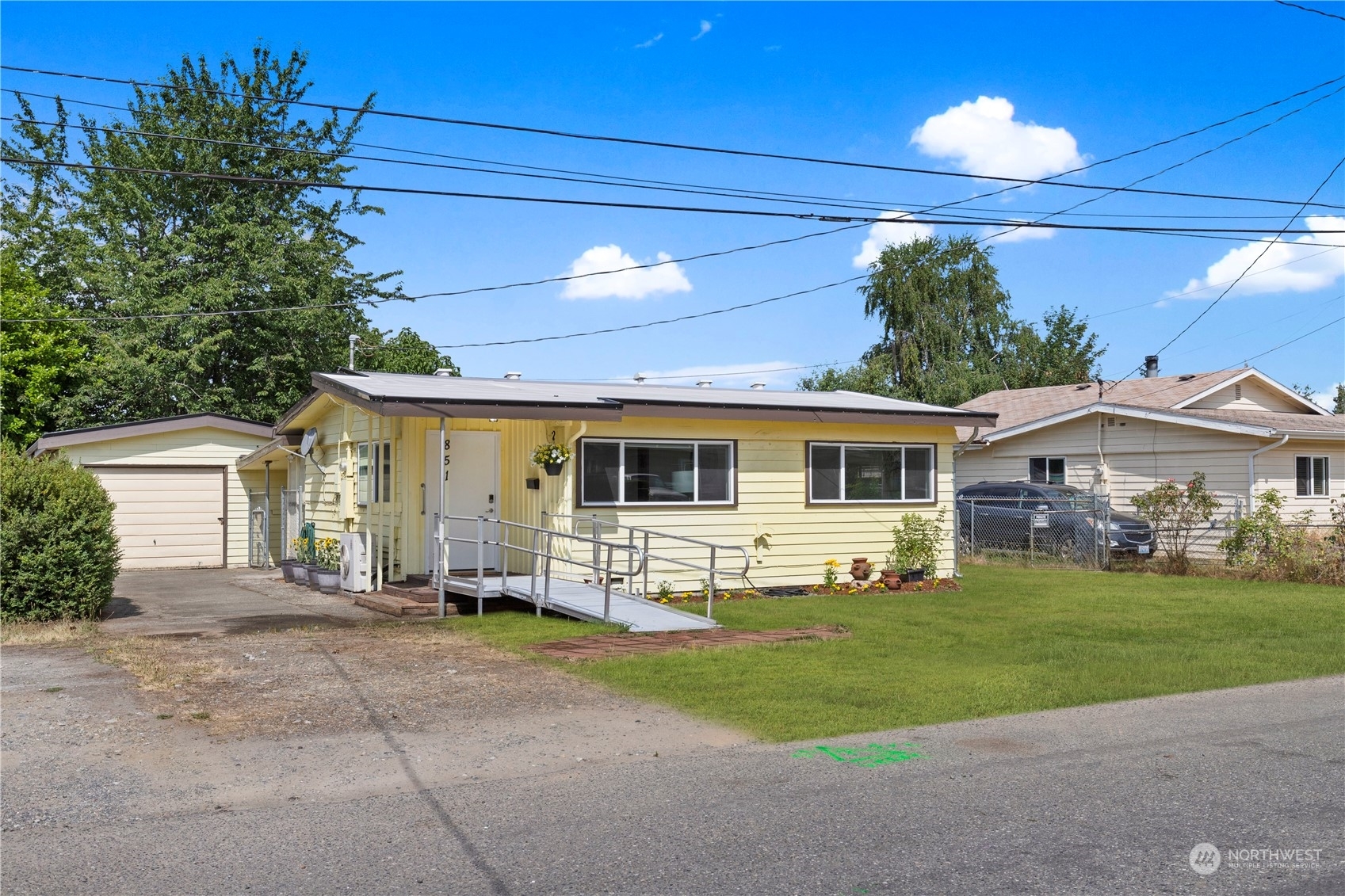 Property Photo:  851 Dayton Avenue NE  WA 98056 