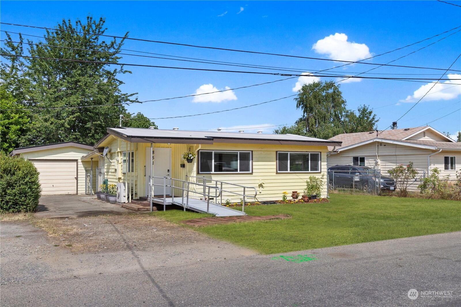 Property Photo:  851  Dayton Avenue NE  WA 98056 