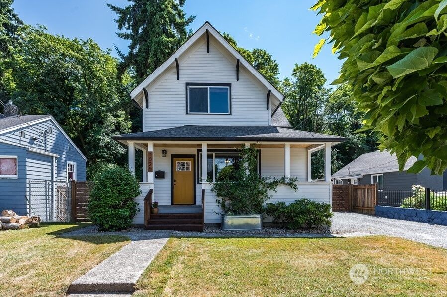 House for sale in Seattle 1025 S Donovan Street, Seattle, WA 98108