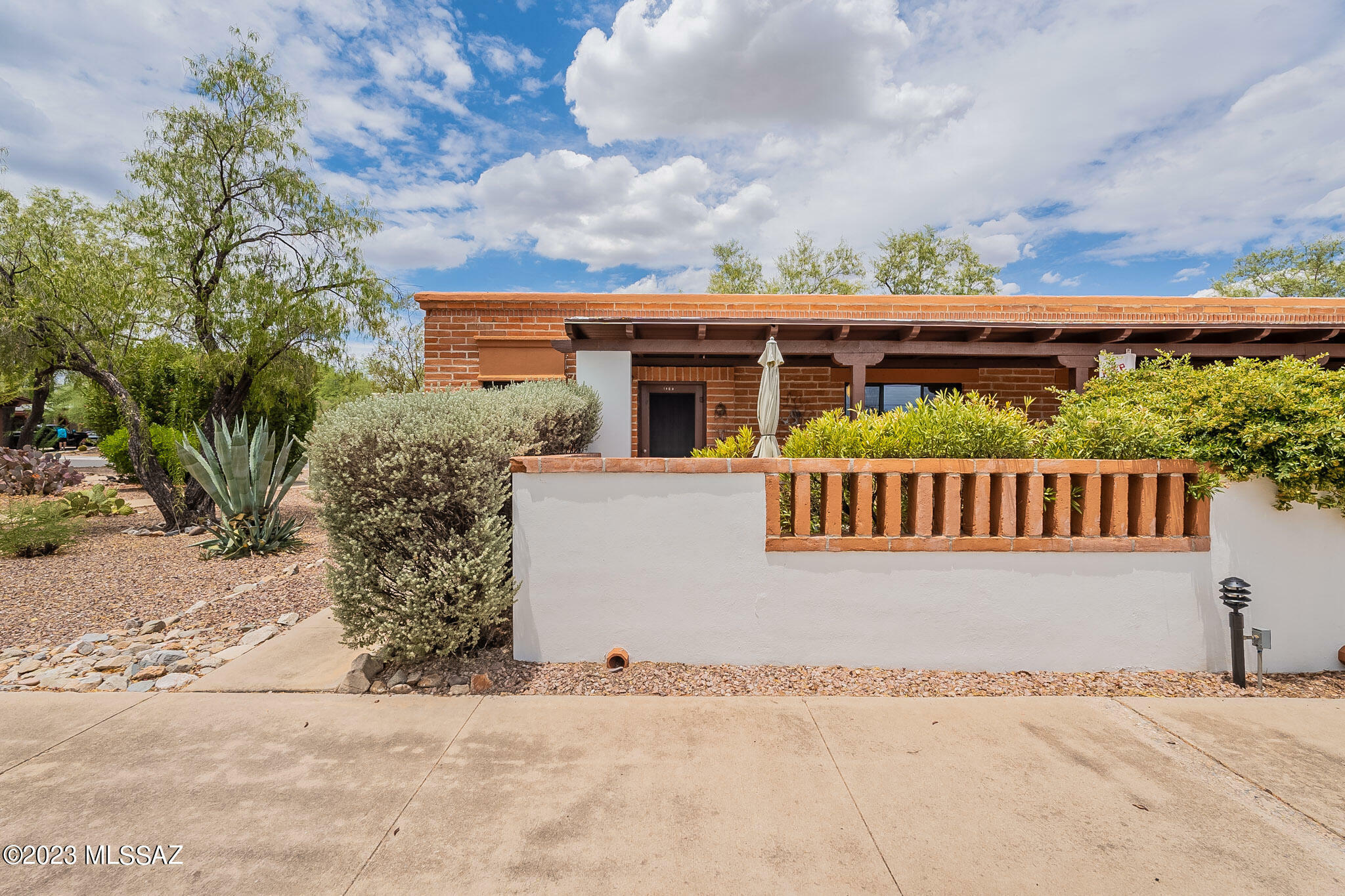 Property Photo:  146 S Paseo Tierra  AZ 85614 