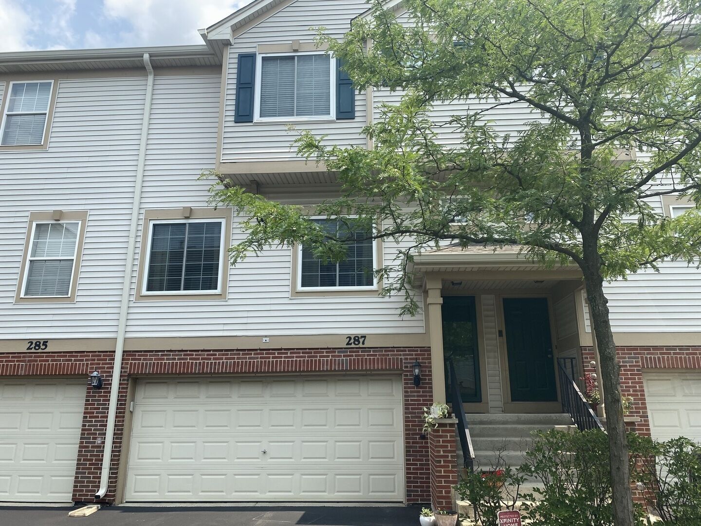 Property Photo: 287 Monarch Drive IL 60107