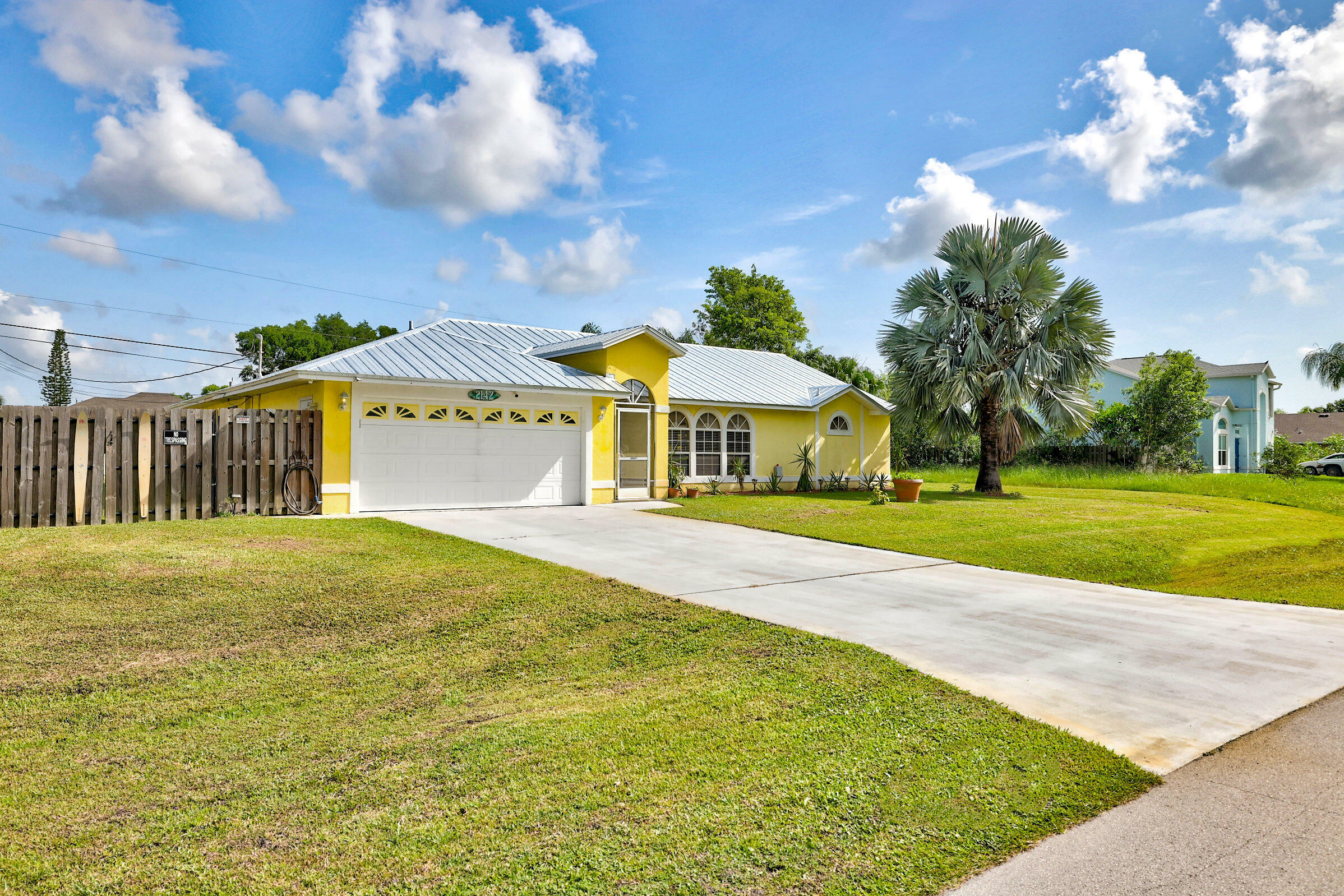 Property Photo:  2142 SE North Blackwell Drive  FL 34952 