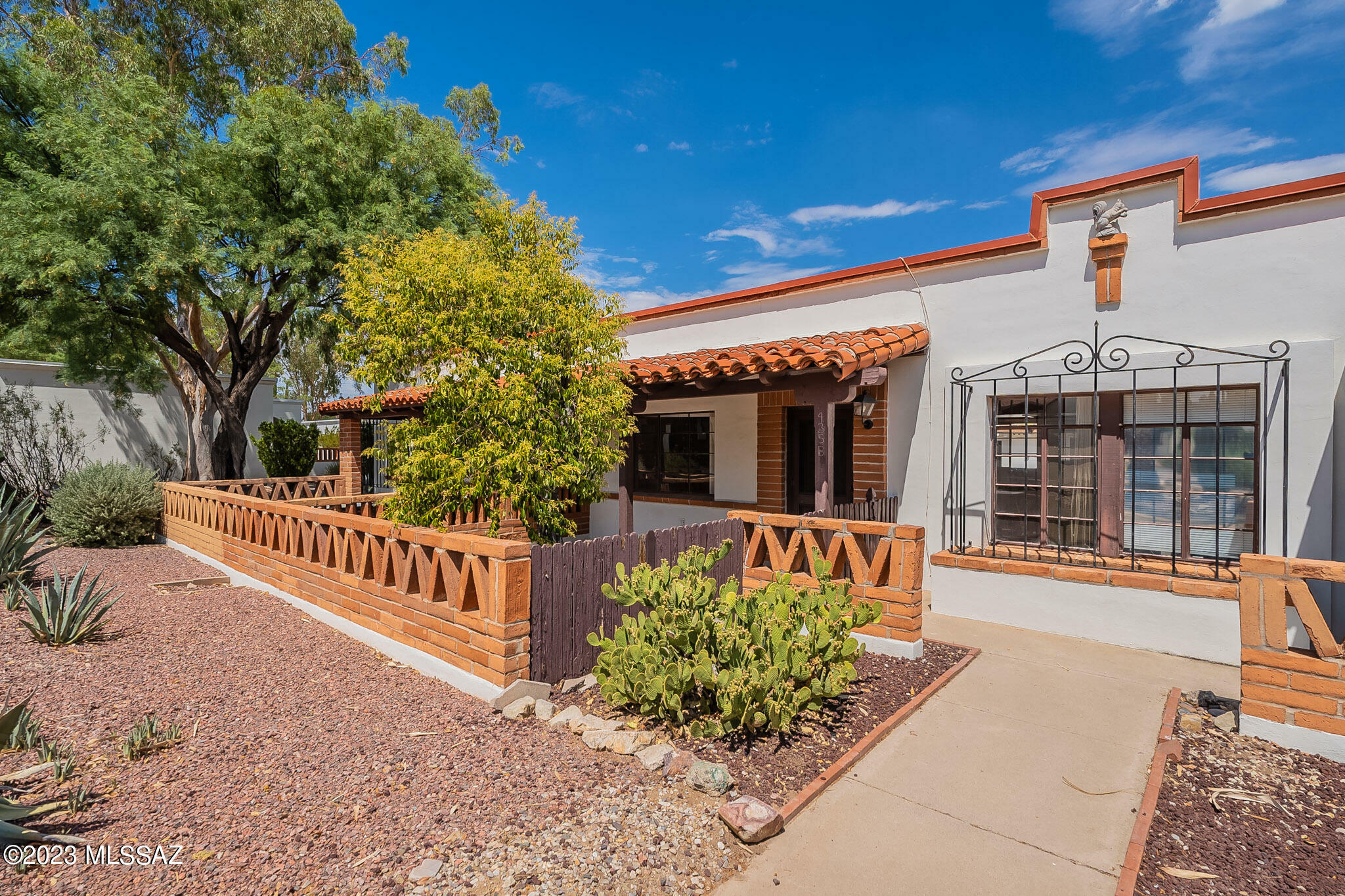 Property Photo:  435 S Paseo Lobo B  AZ 85614 