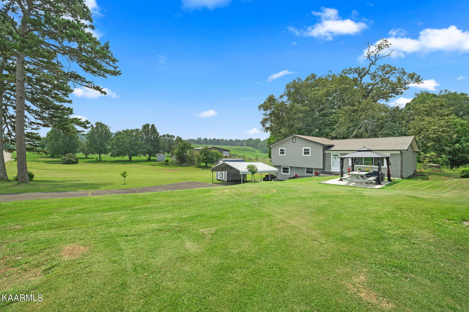 Property Photo:  3325 Wade Rd W  TN 37774 