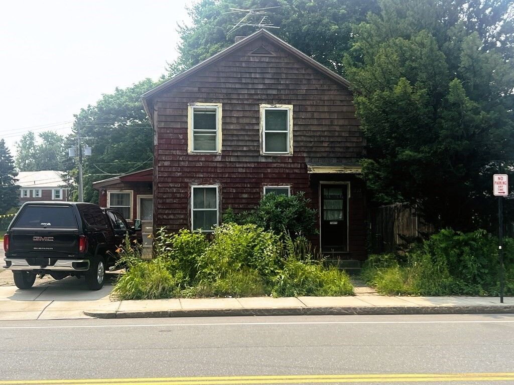 Property Photo: 227 Grove St MA 01605