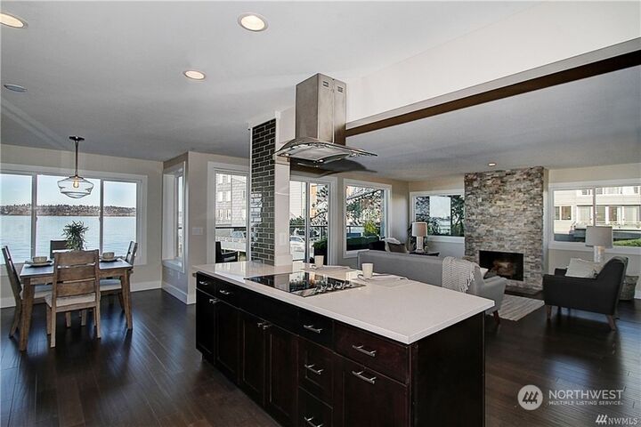 Property Photo:  807 Lake Street S 100  WA 98033 