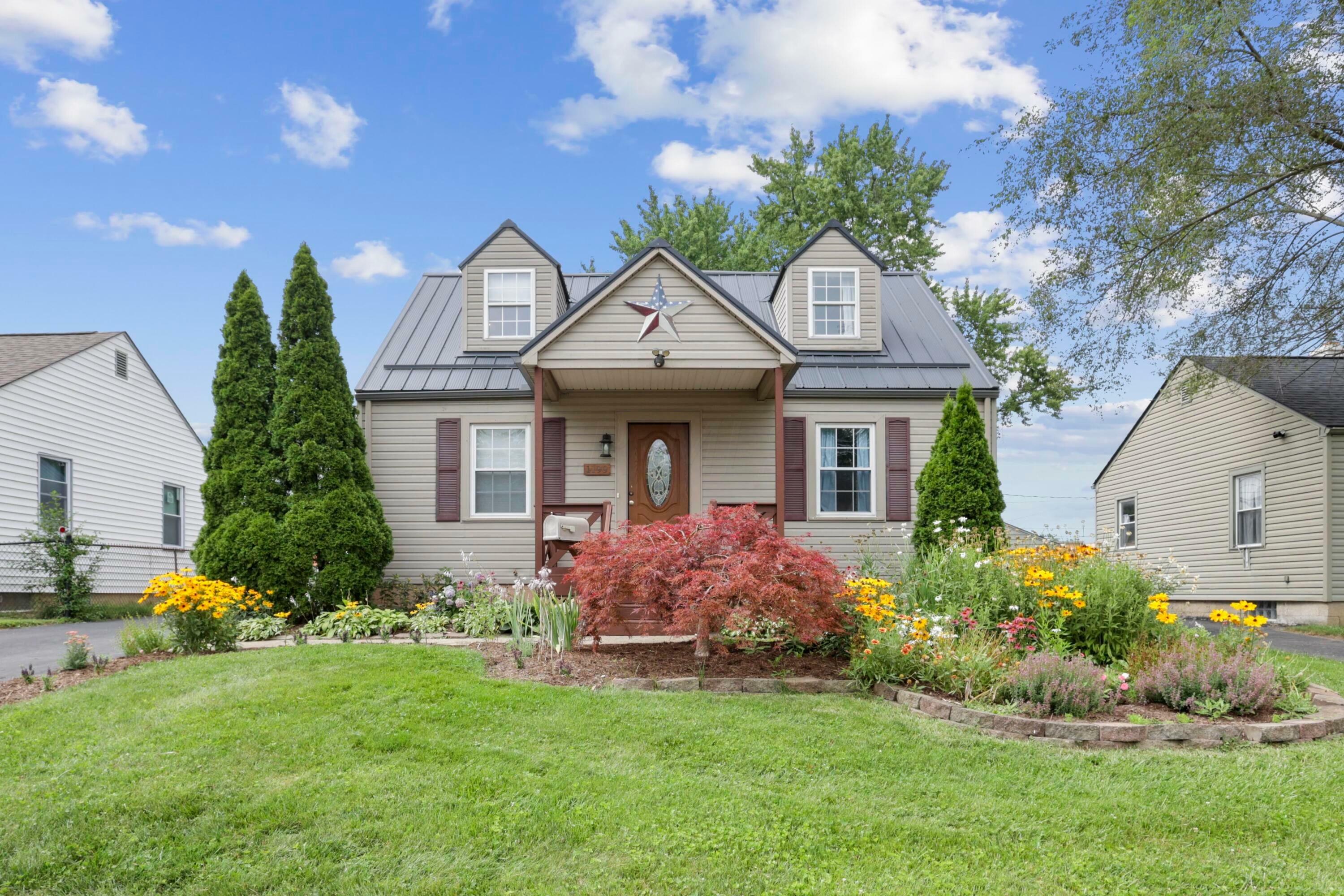 Property Photo: 1199 Lenore Avenue OH 43224
