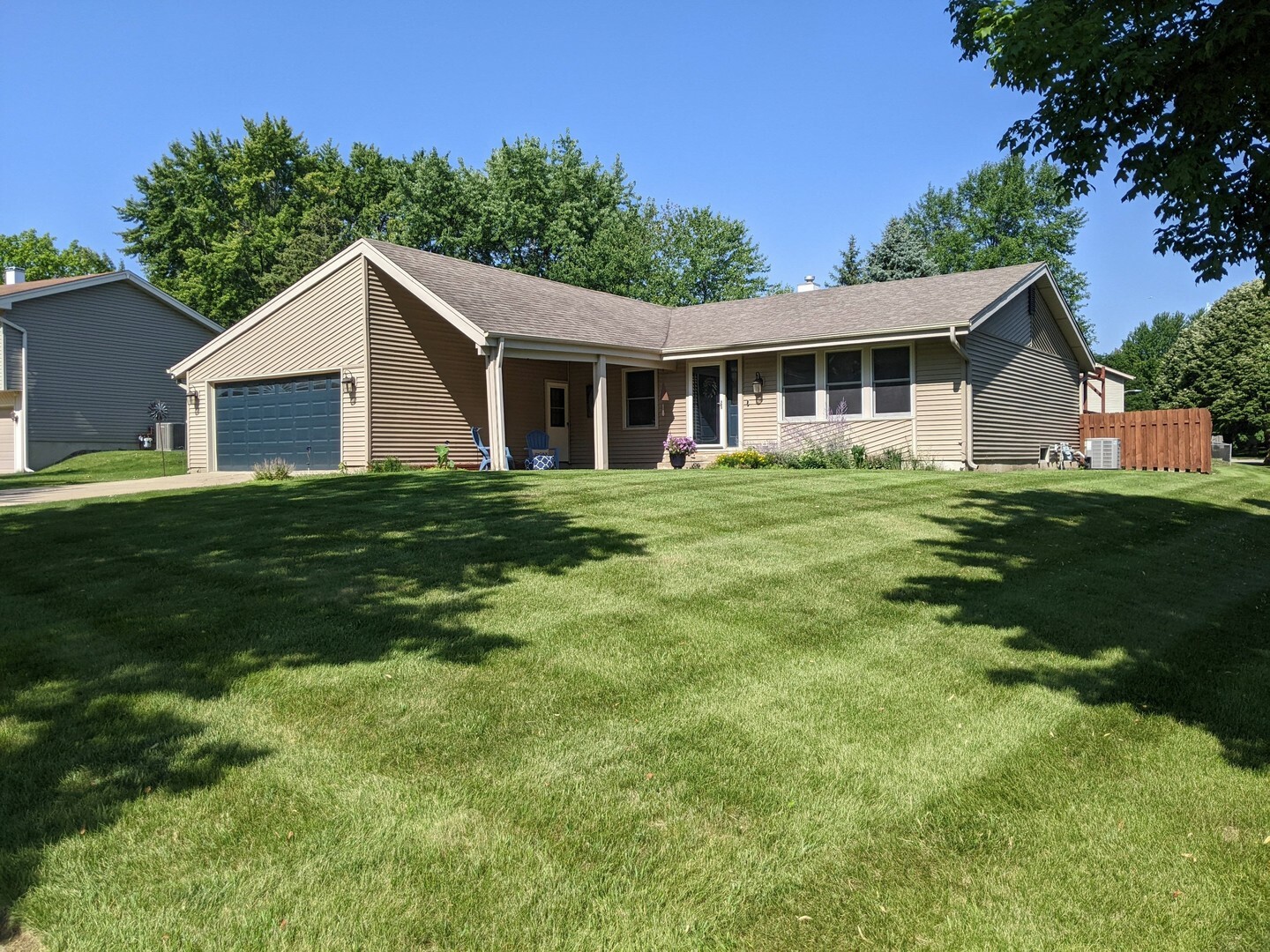 Property Photo:  250 Edgewater Court  IL 60108 