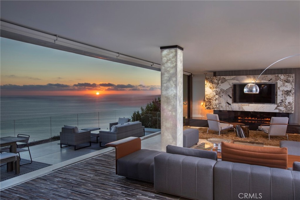 Property Photo:  627 Nyes Place  CA 92651 