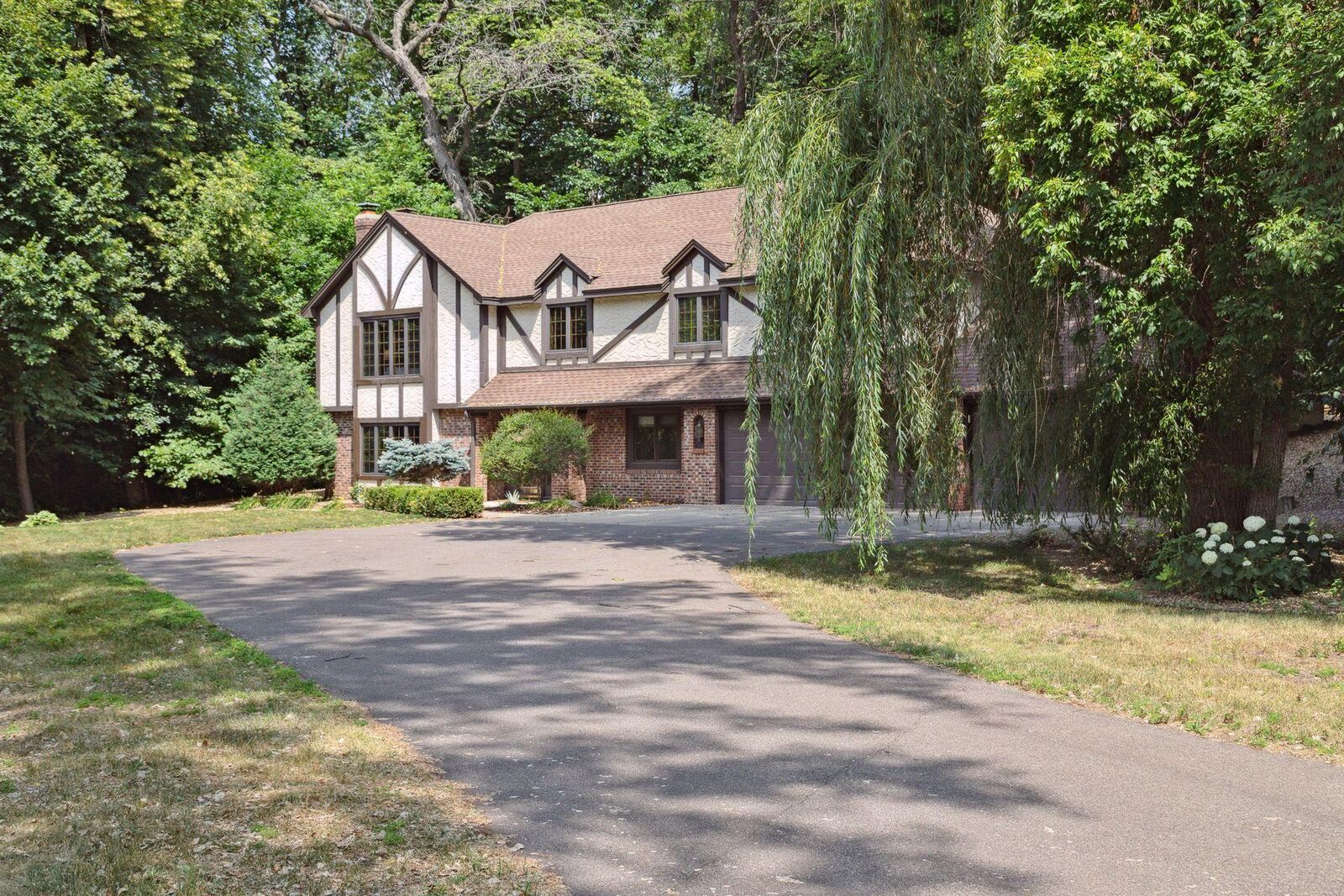 Property Photo: 5761 Oakview Lane N MN 55442