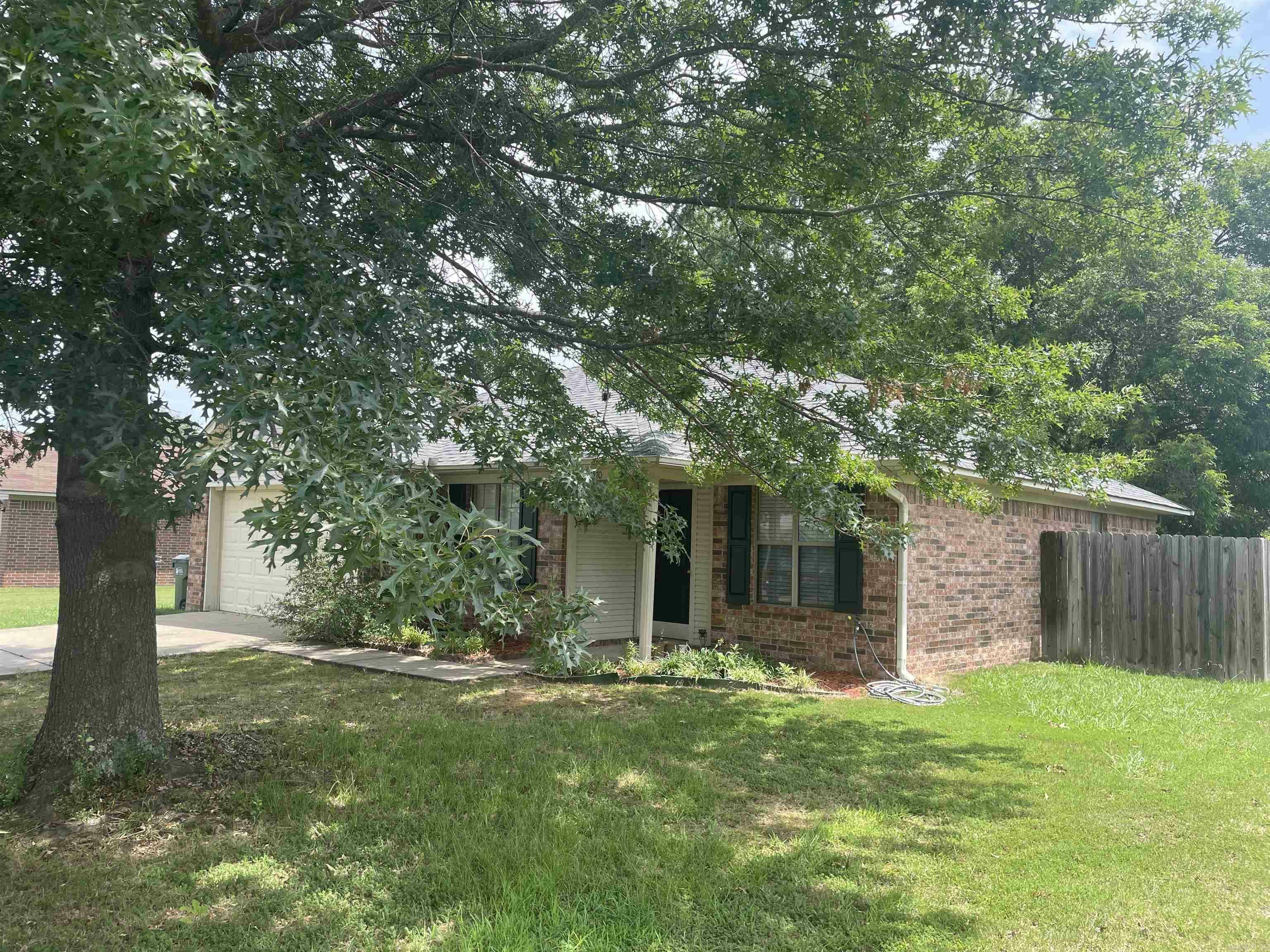 Property Photo:  1470 Arapaho Trail  AR 72034 