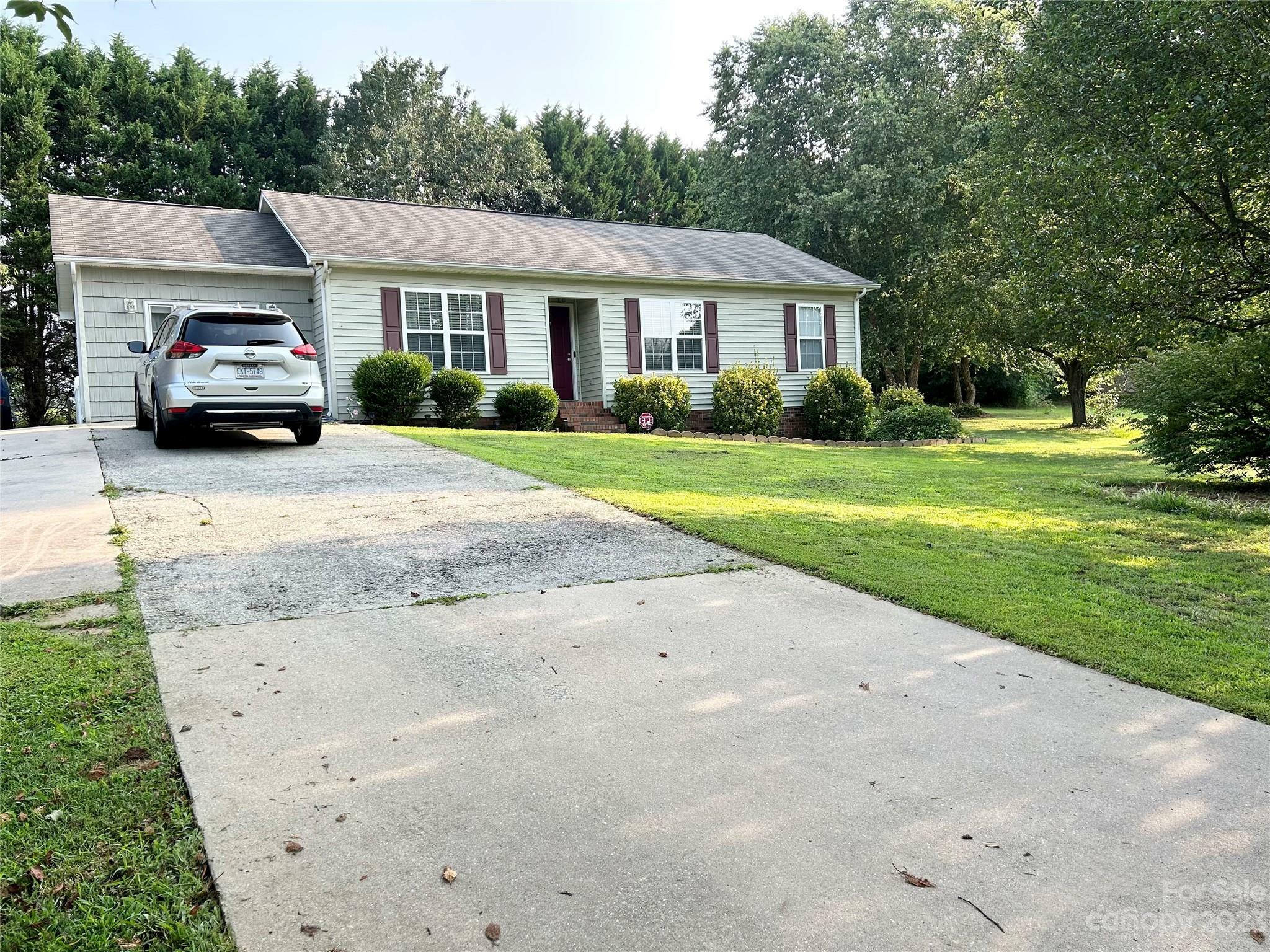 Property Photo: 108 Clover Meadow Lane NC 28630