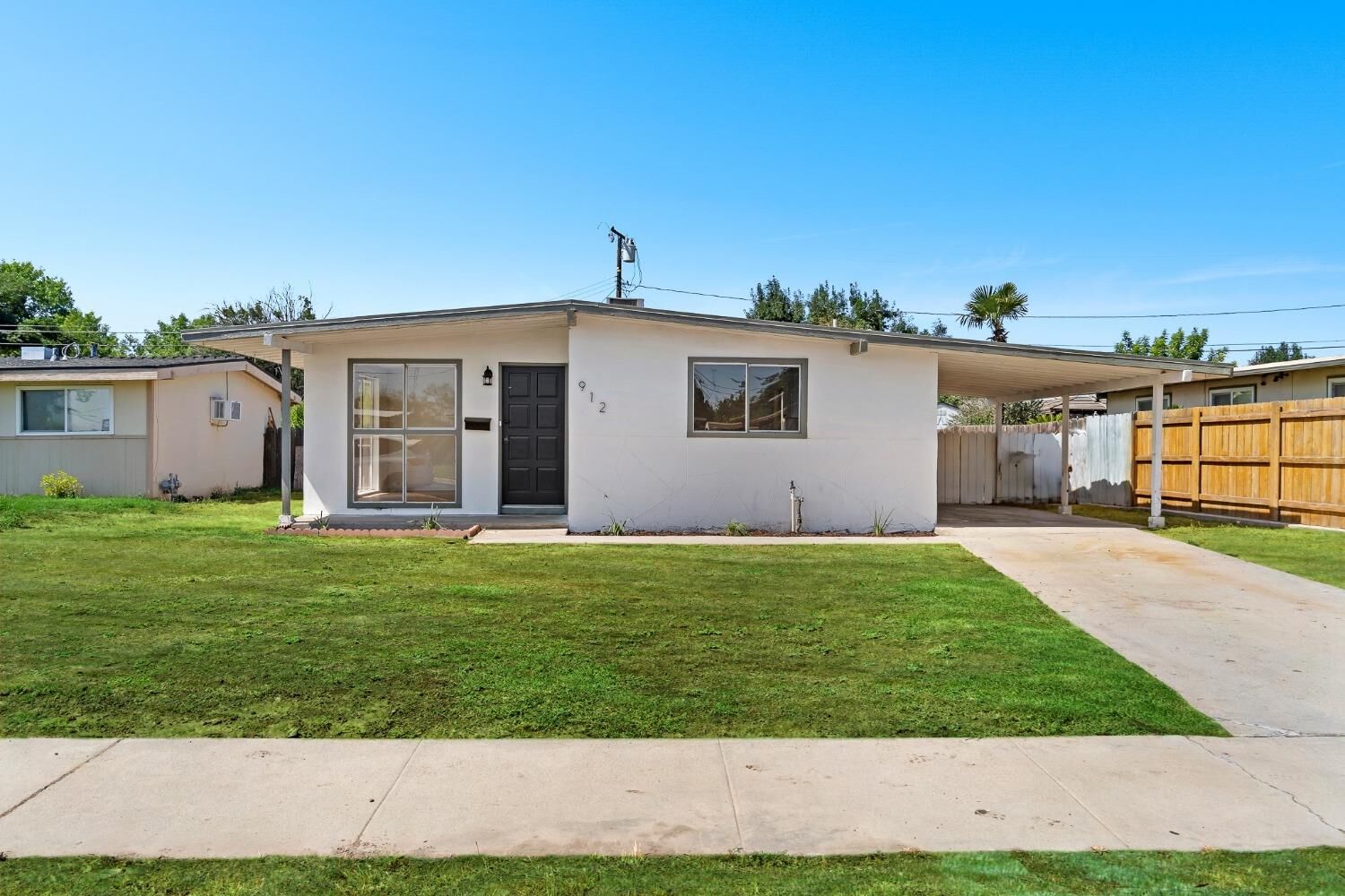 Property Photo:  912 W Neville Street  CA 93230 