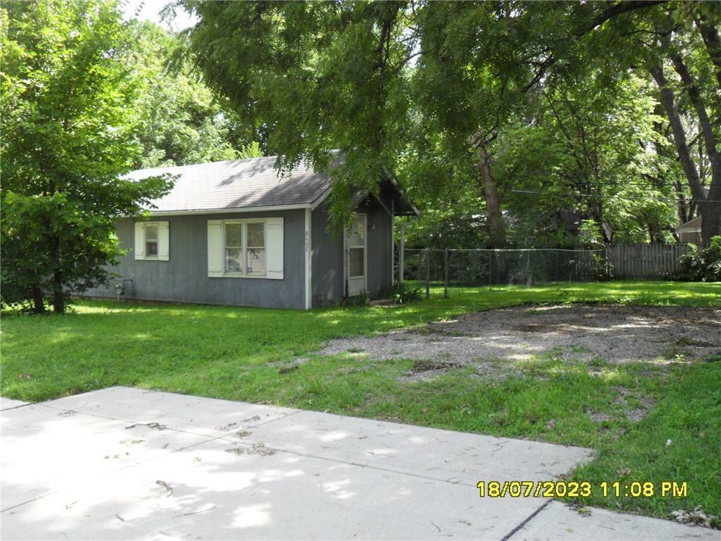 Property Photo:  8607 Grant Street  KS 66212 